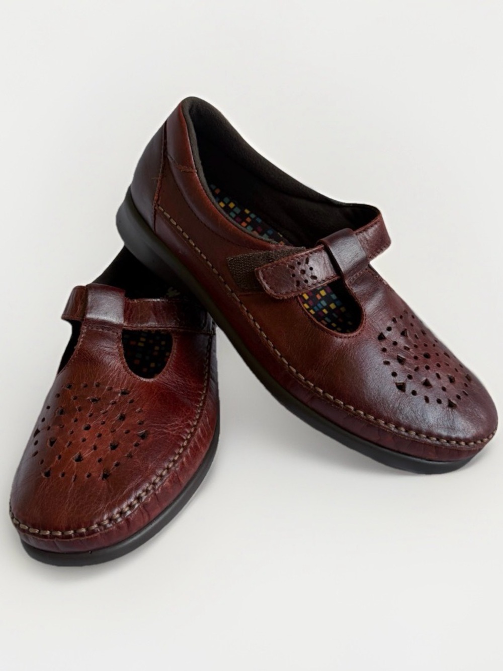 SAS Women’s Burgundy Leather Mary Jane Flats 9WW